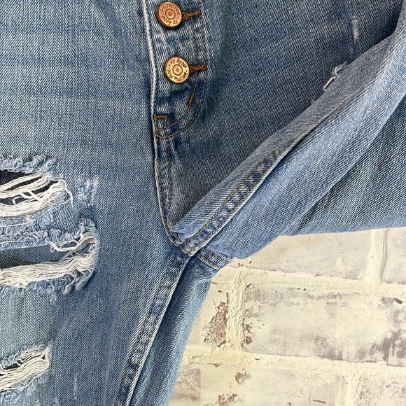 We The Free Womens 27 Distressed High Rise Jeans Light Wash Denim Button Raw Hem - Picture 7 of 8